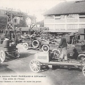 Une Allée de l'Usine Remorque d'un Chassis à l'Atelier de mise au point