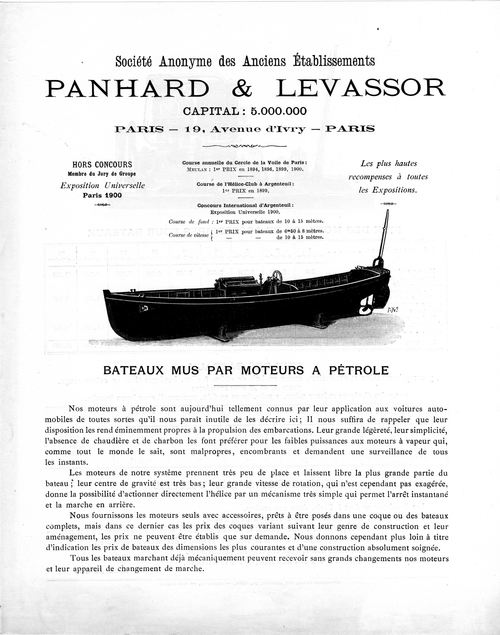 Bateaux mus par moteurs à pétrole