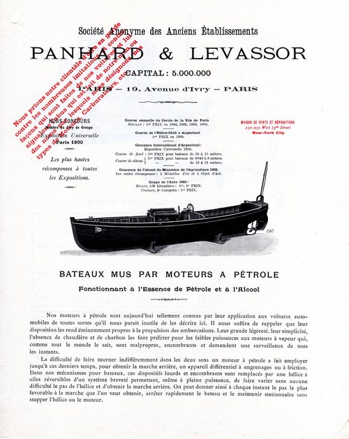 Bateaux mus par moteurs à pétrole