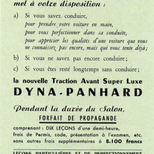 Visiteurs du salon de l'automobile L'auto école Daniel sur nouvelle Dyna Panhard